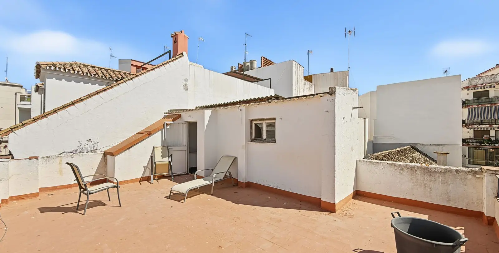 Продажа дома на две семьи в Estepona 56
