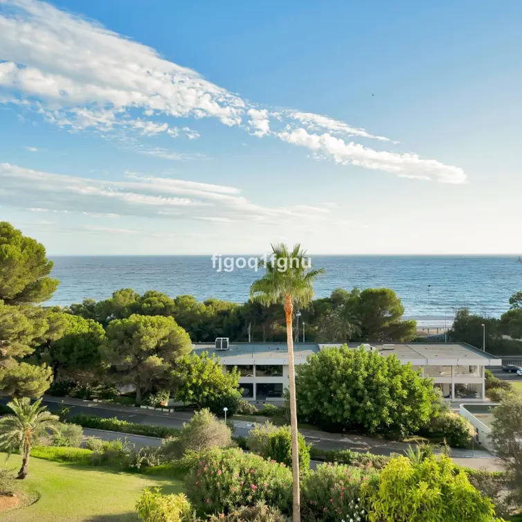 Venta de apartamento en planta media en Marbella