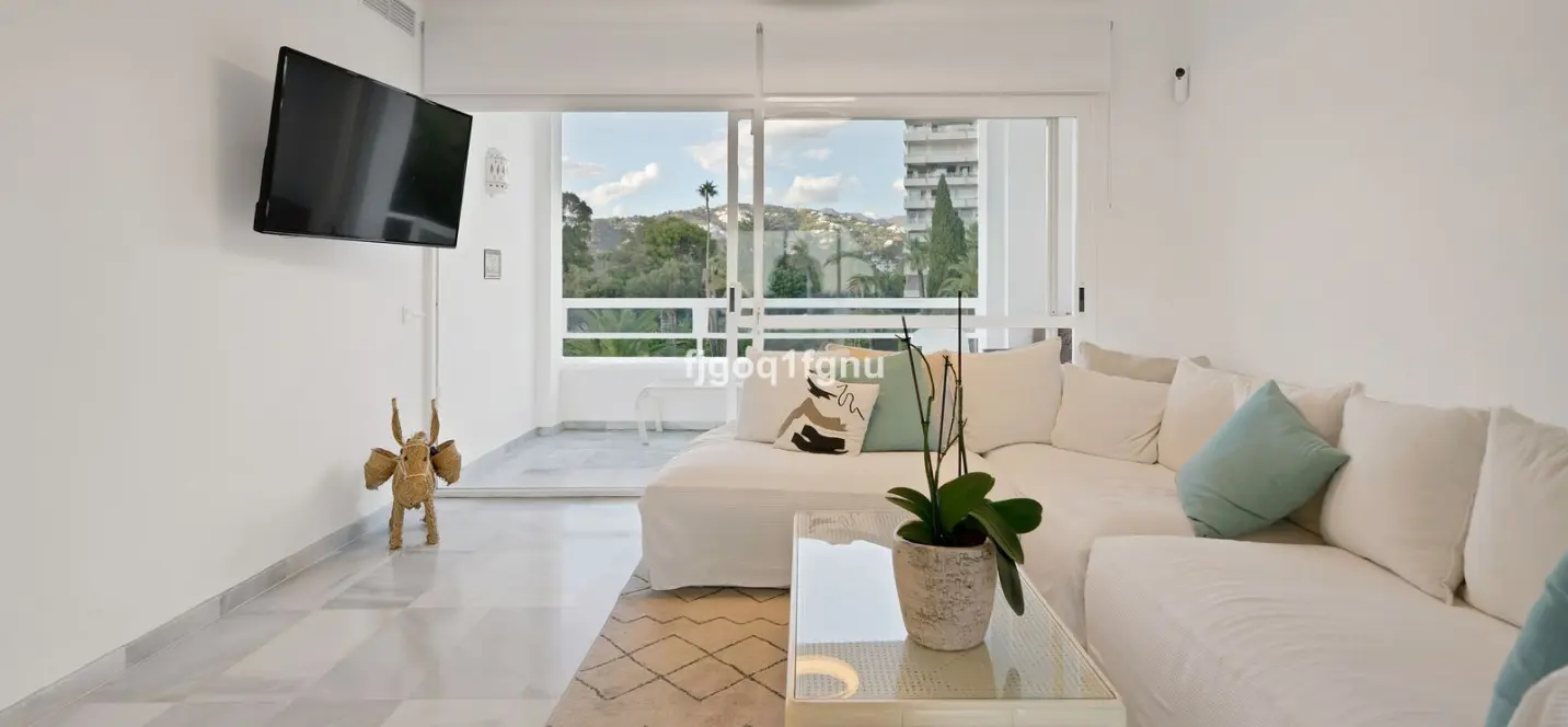 Venta de apartamento en planta media en Marbella 3