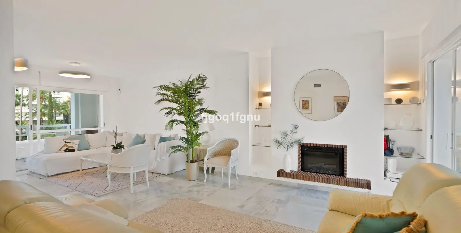 Venta de apartamento en planta media en Marbella 3