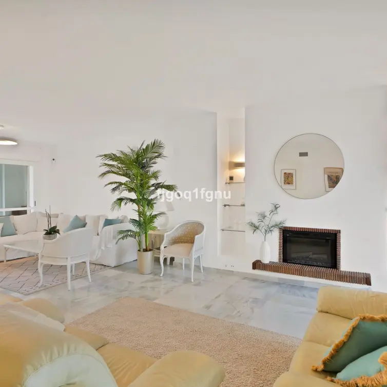 Продажа апартаментов на среднем этаже в Marbella