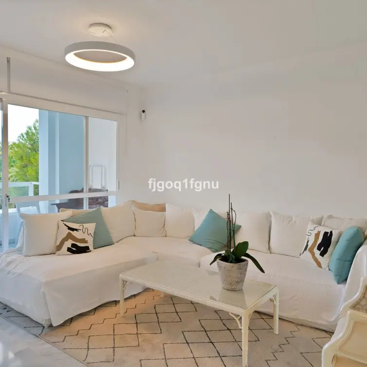 Продажа апартаментов на среднем этаже в Marbella