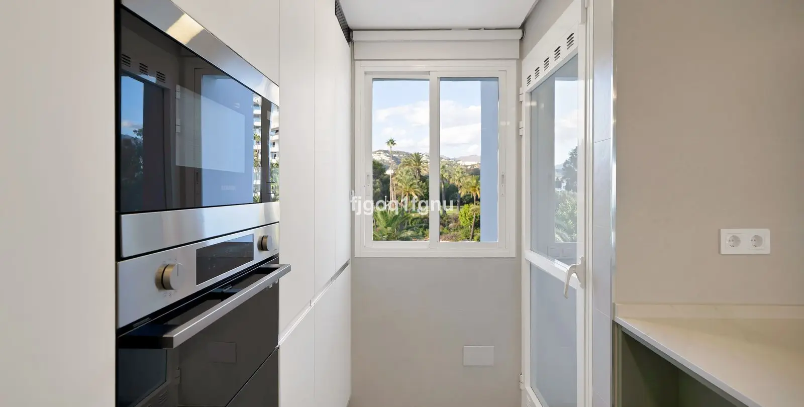 Venta de apartamento en planta media en Marbella 14