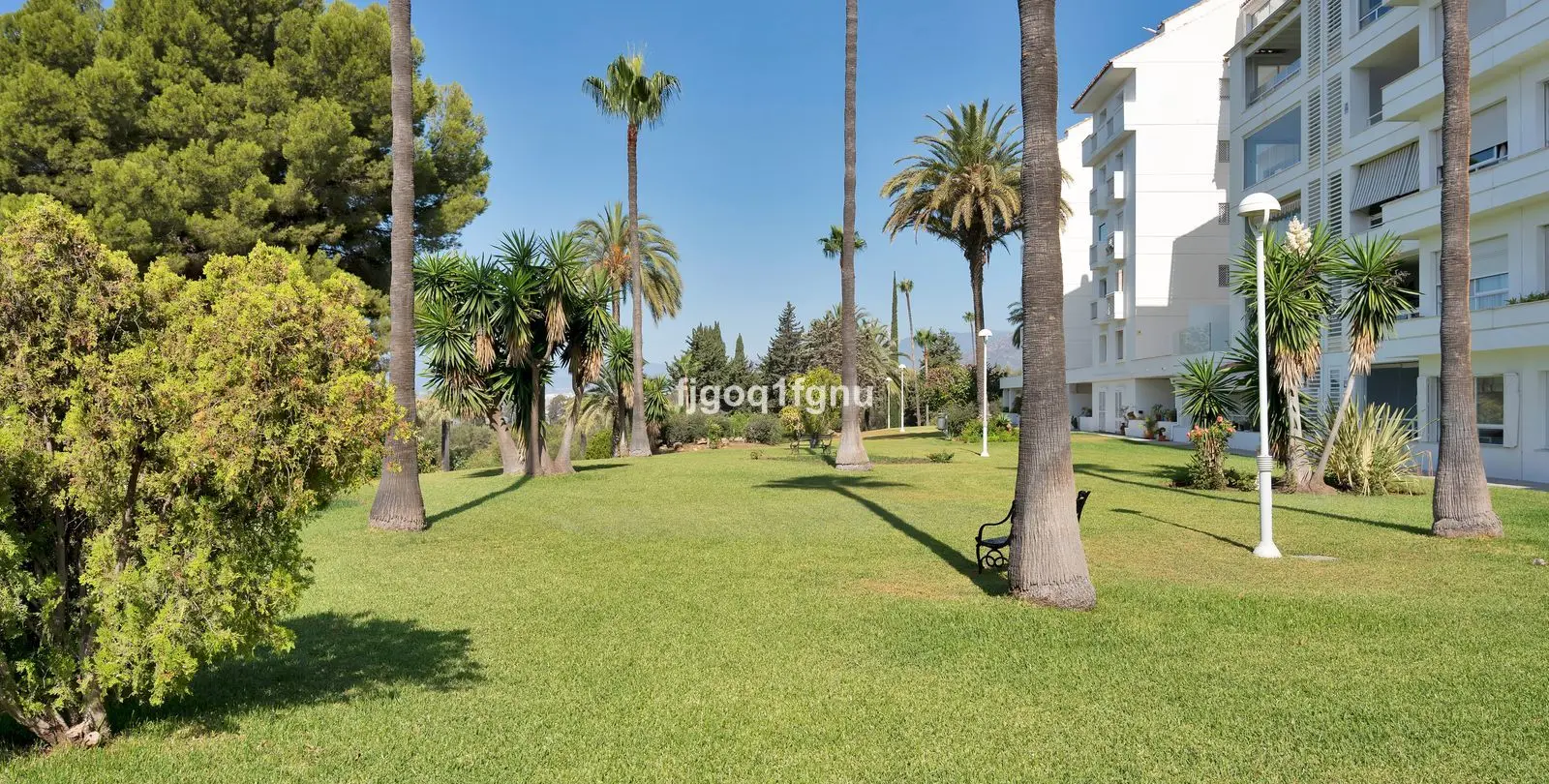 Venta de apartamento en planta media en Marbella 35