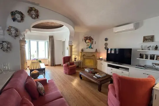 Image 4 thumb