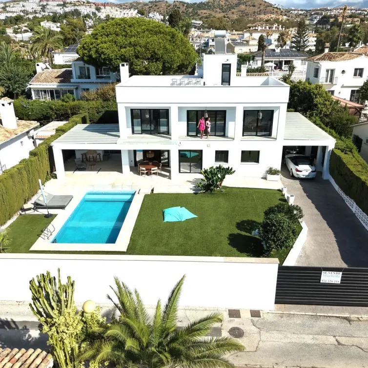 Venta de villa independiente en Calahonda