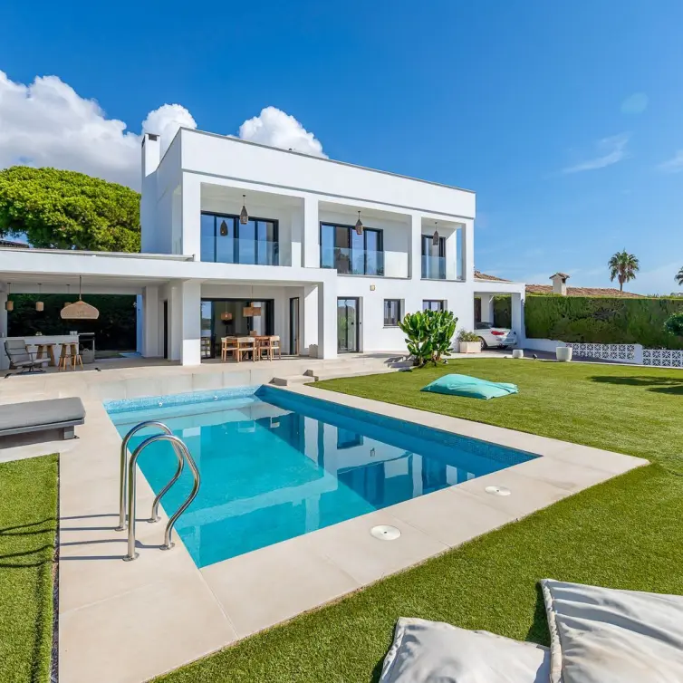 Venta de villa independiente en Calahonda