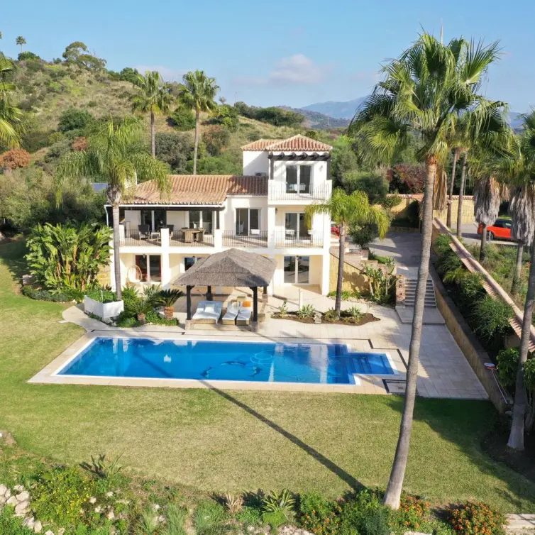 Venta de villa independiente en Estepona