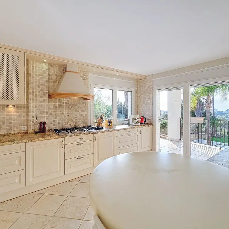 Venta de villa independiente en Estepona