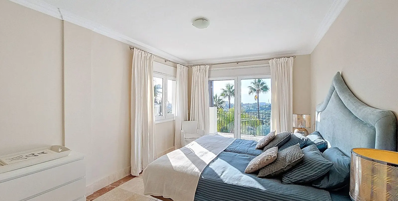 Venta de villa independiente en Estepona 4