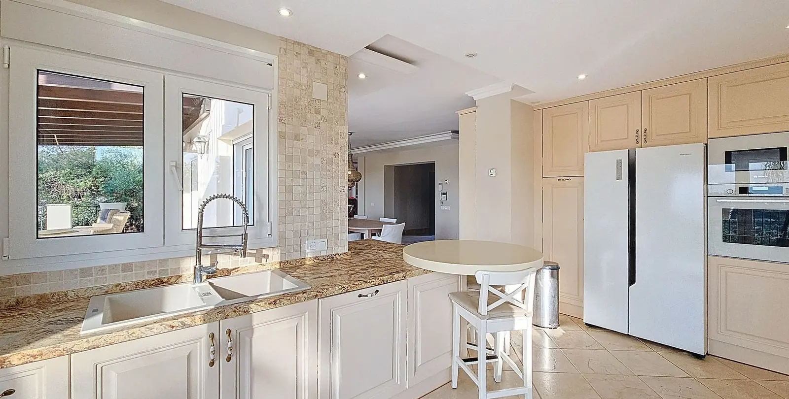 Venta de villa independiente en Estepona 12