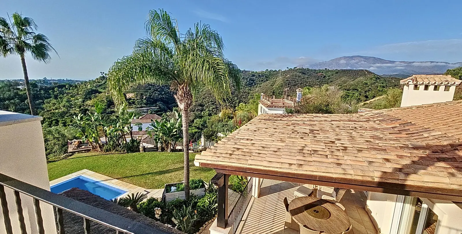 Venta de villa independiente en Estepona 16