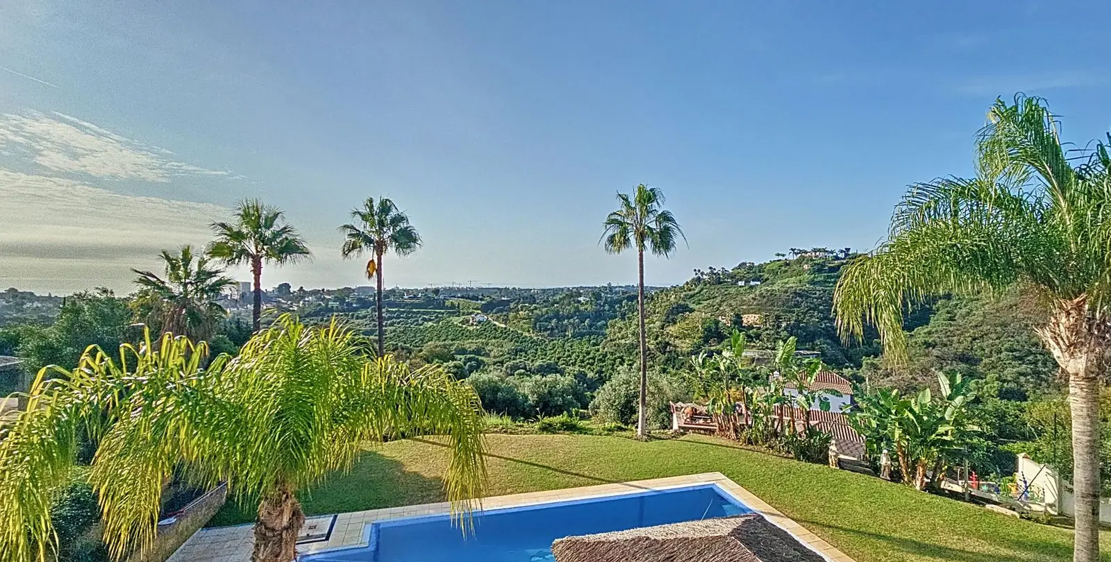 Venta de villa independiente en Estepona 17