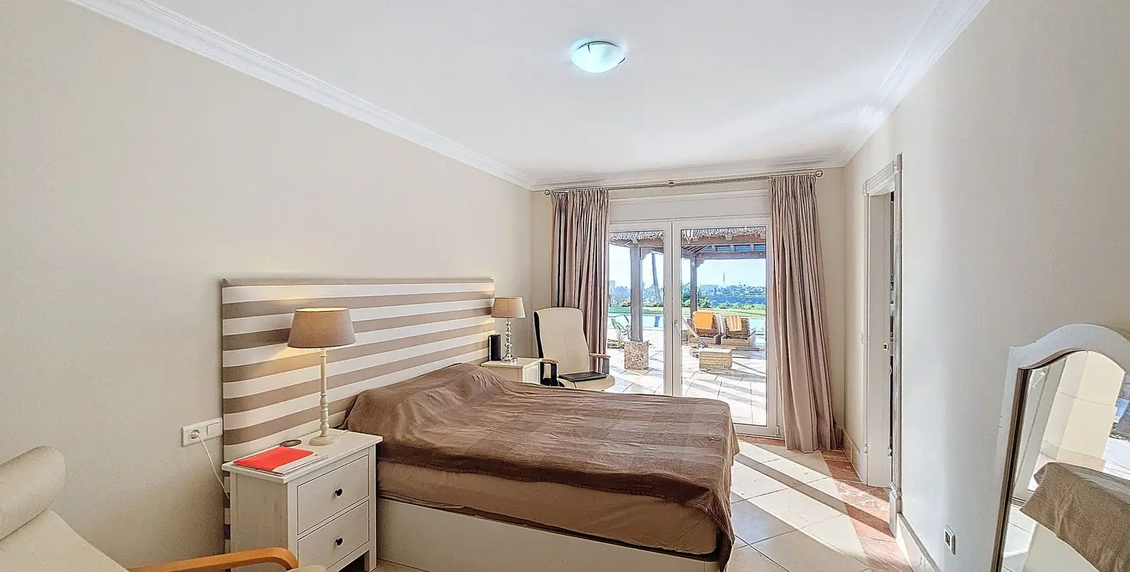 Venta de villa independiente en Estepona 19