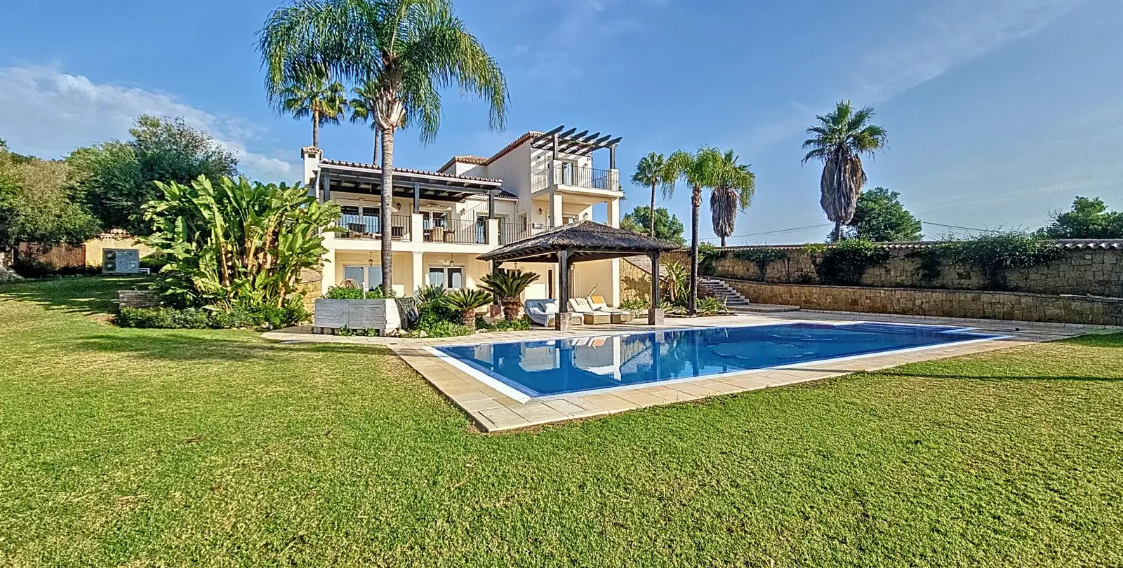 Venta de villa independiente en Estepona 31