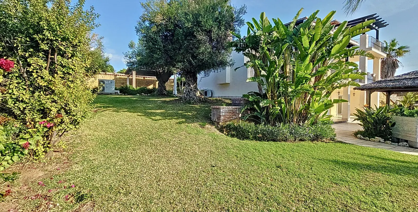 Venta de villa independiente en Estepona 32