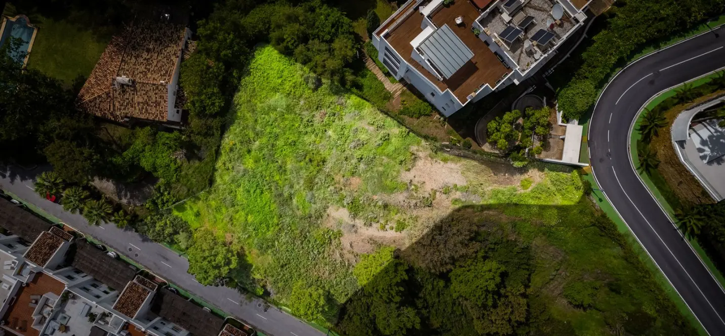 Venta de parcela residencial en Benahavís 1