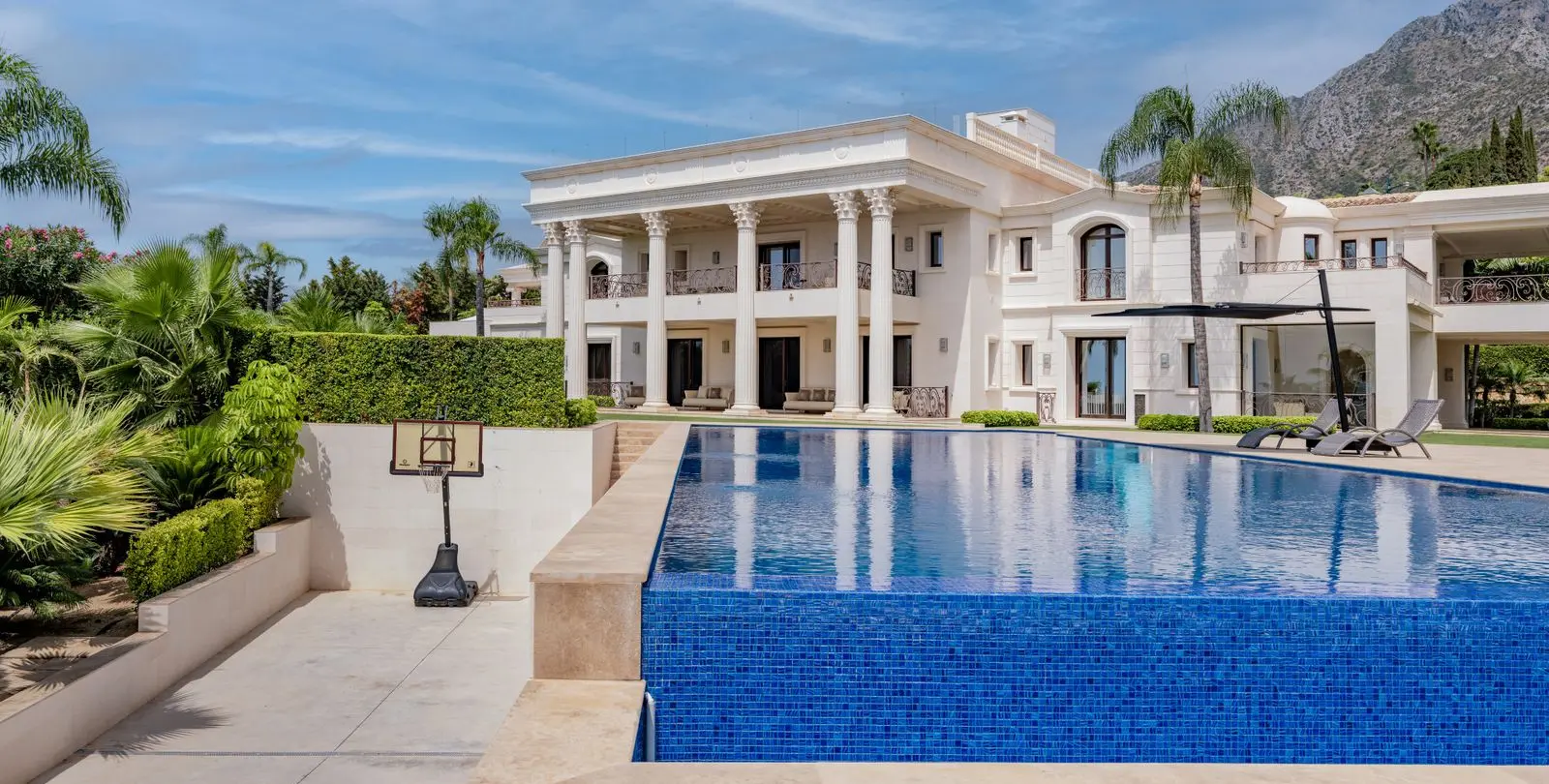 Venta de villa independiente en Sierra Blanca 6