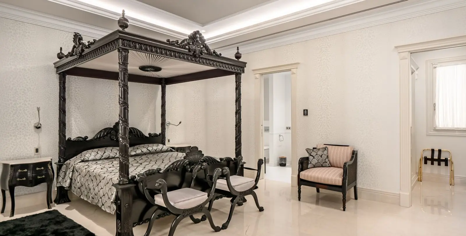 Venta de villa independiente en Sierra Blanca 22