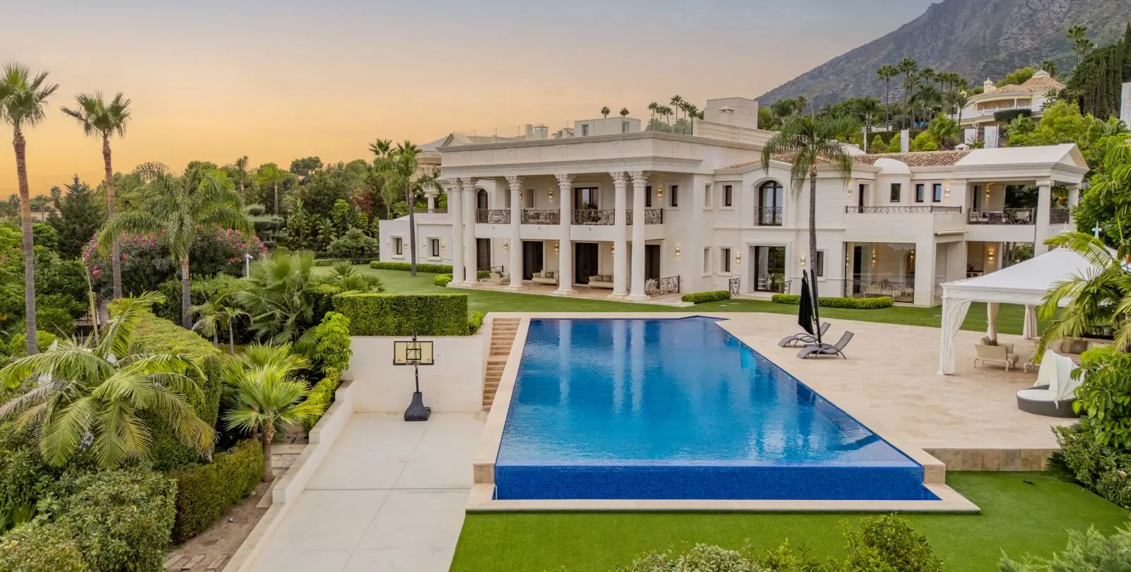 Venta de villa independiente en Sierra Blanca 35