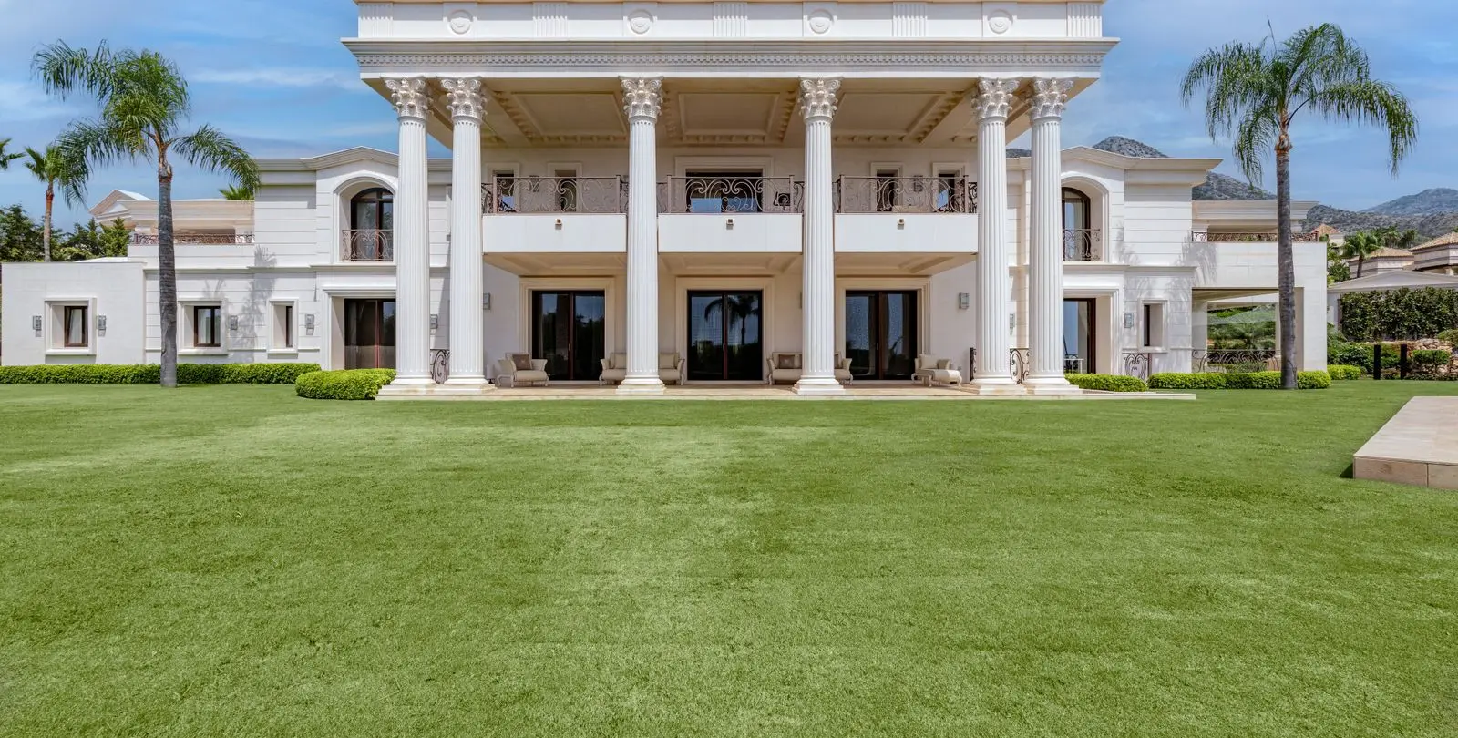Venta de villa independiente en Sierra Blanca 42