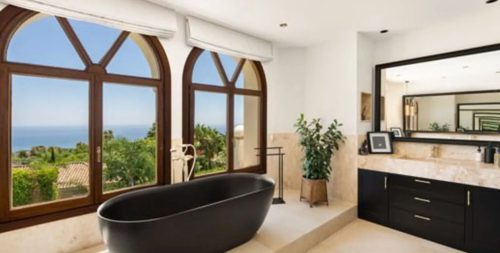 Venta de villa independiente en Sierra Blanca 17