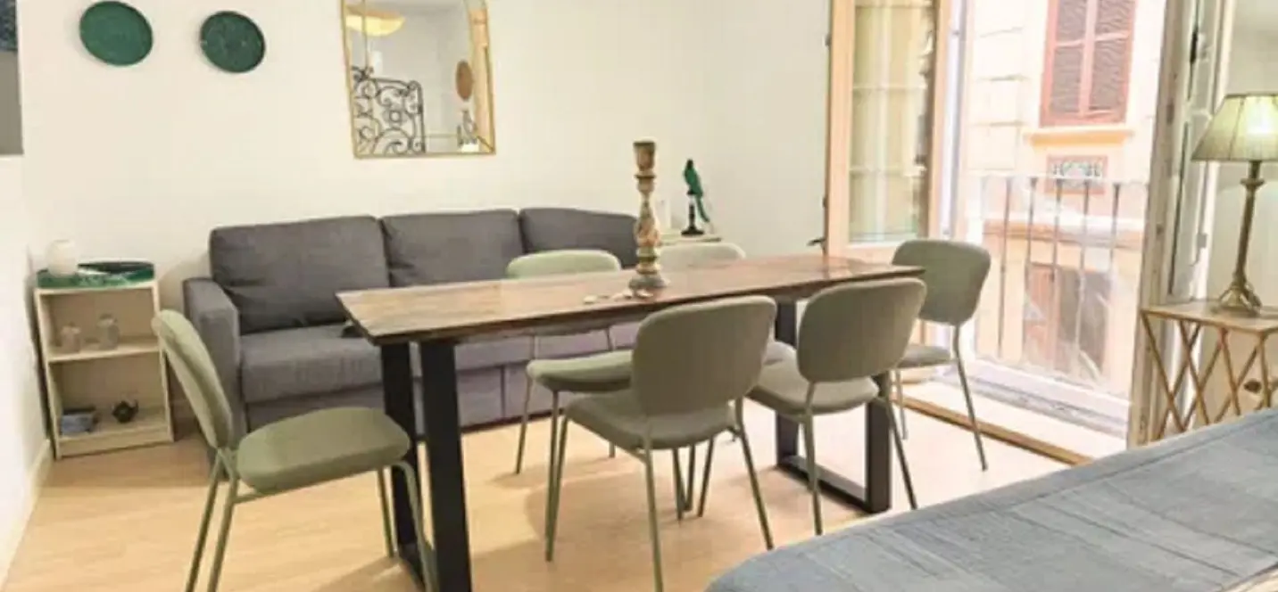 Продажа апартаментов на среднем этаже в Málaga Centro 0