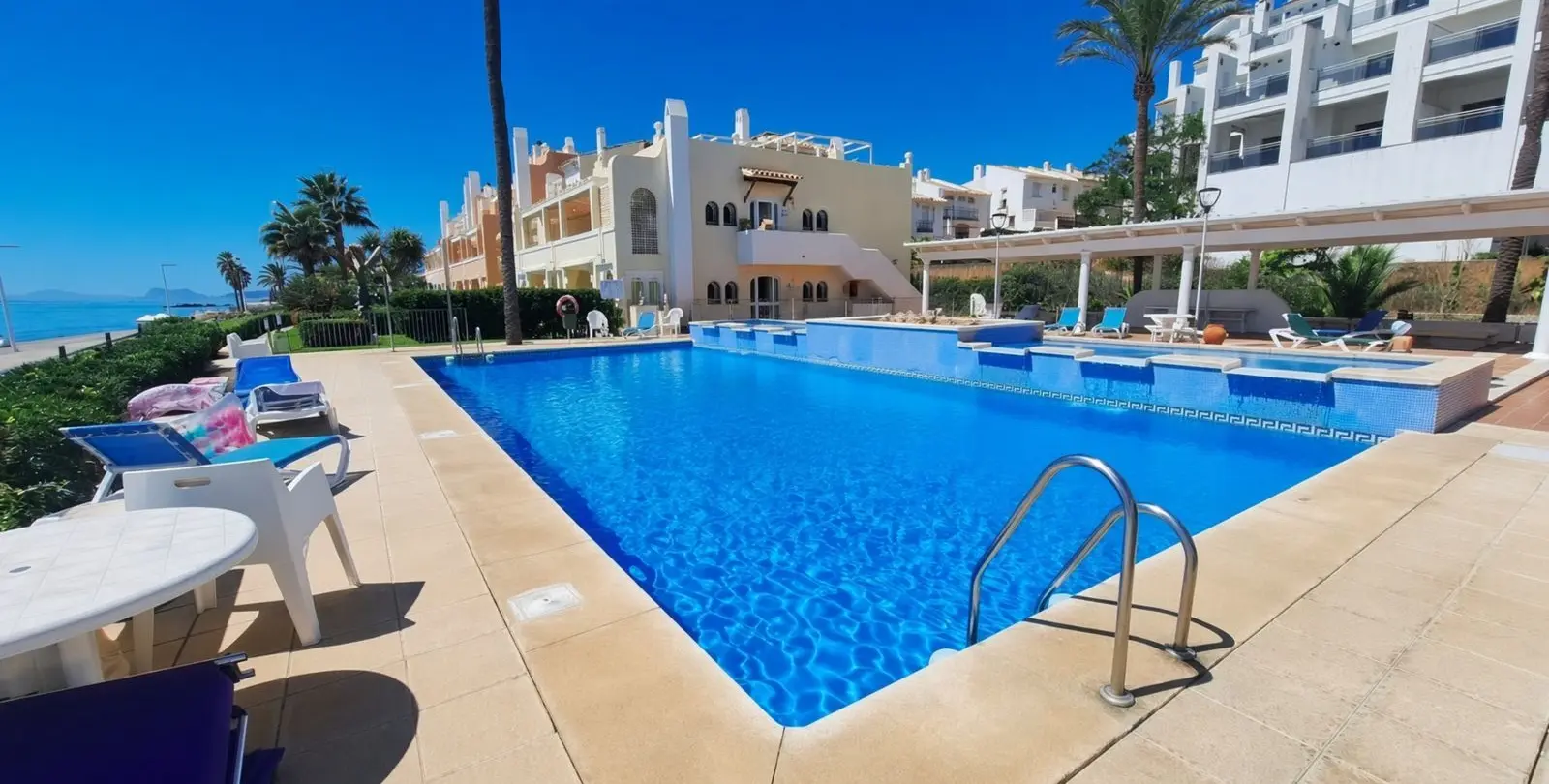 Продажа апартаментов на среднем этаже в Estepona 2