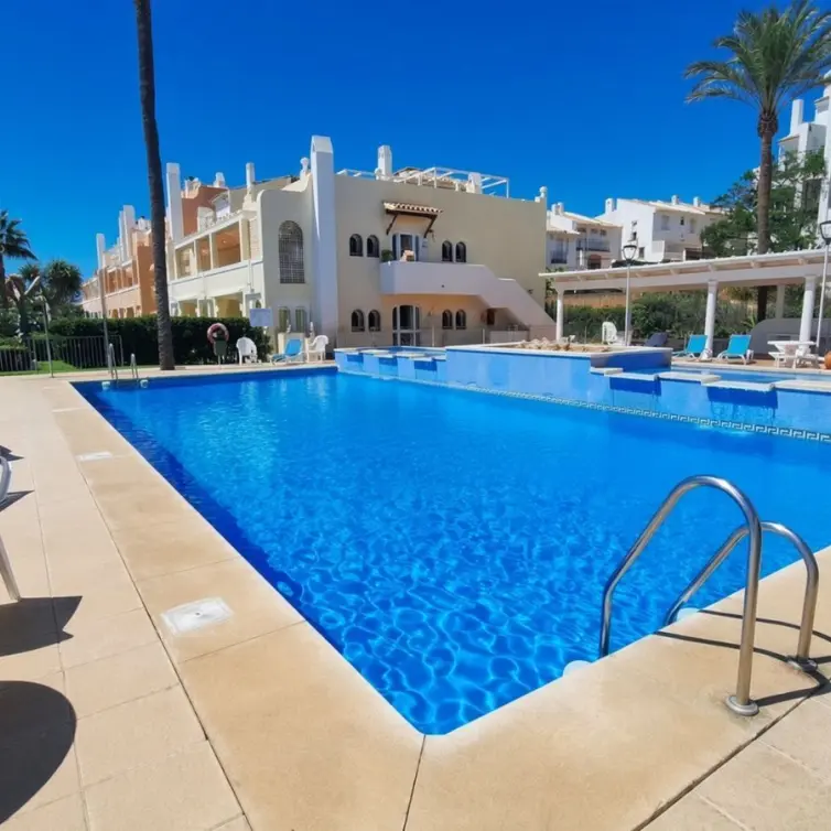 Продажа апартаментов на среднем этаже в Estepona