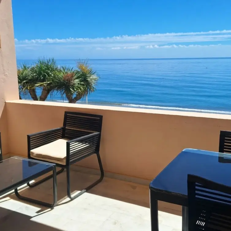 Продажа апартаментов на среднем этаже в Estepona