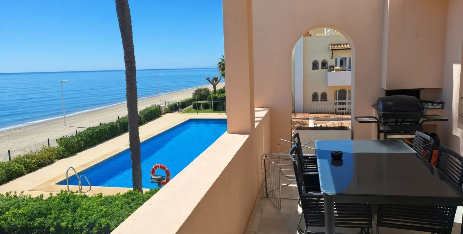 Продажа апартаментов на среднем этаже в Estepona 6