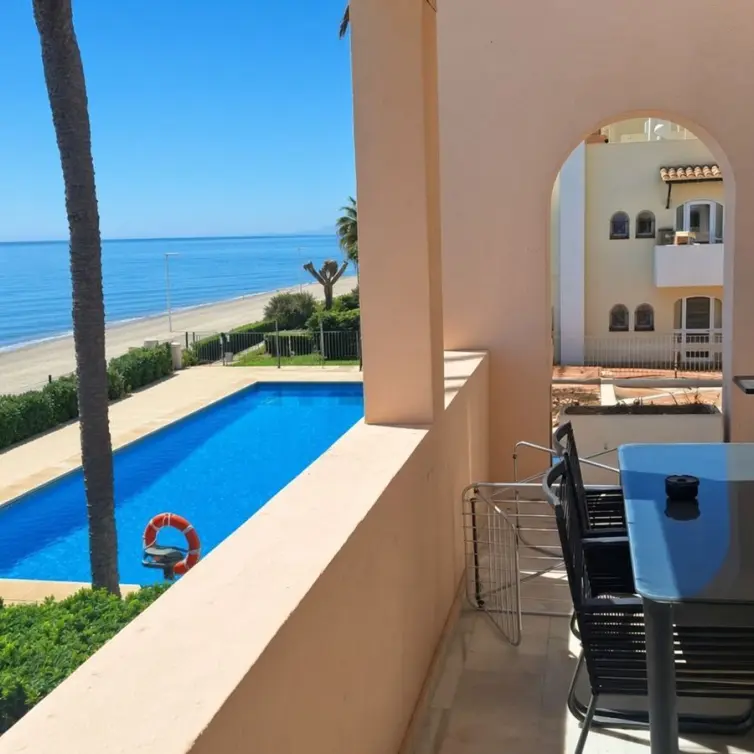 Продажа апартаментов на среднем этаже в Estepona
