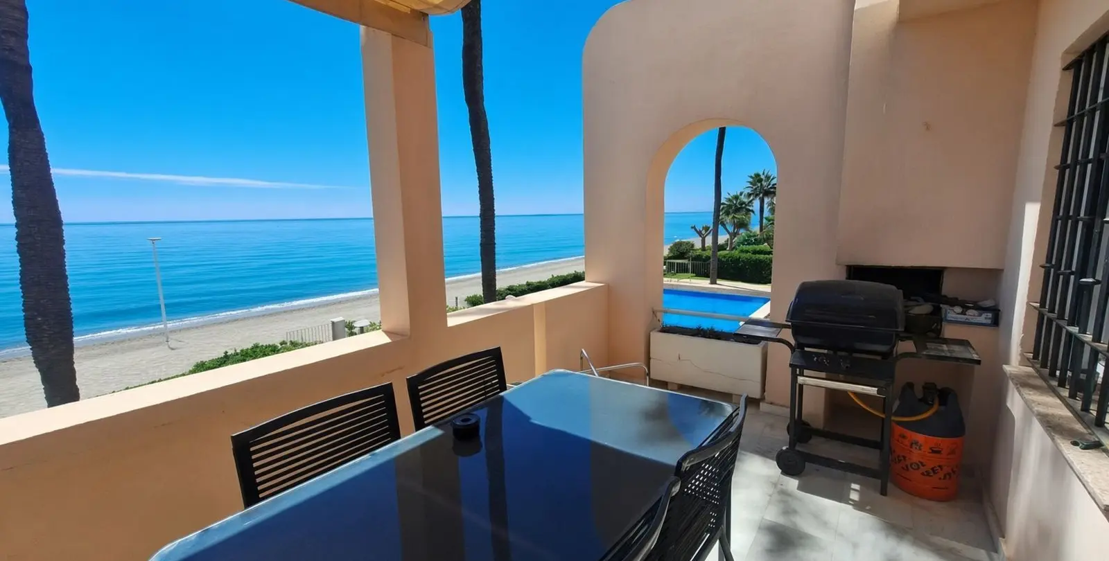 Продажа апартаментов на среднем этаже в Estepona 12