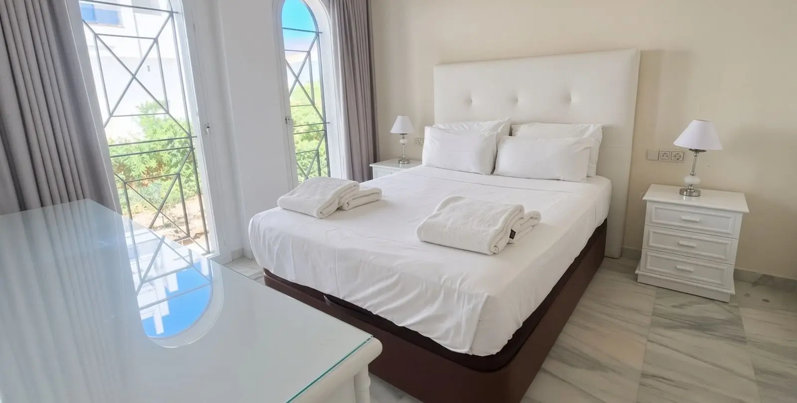 Продажа апартаментов на среднем этаже в Estepona 13