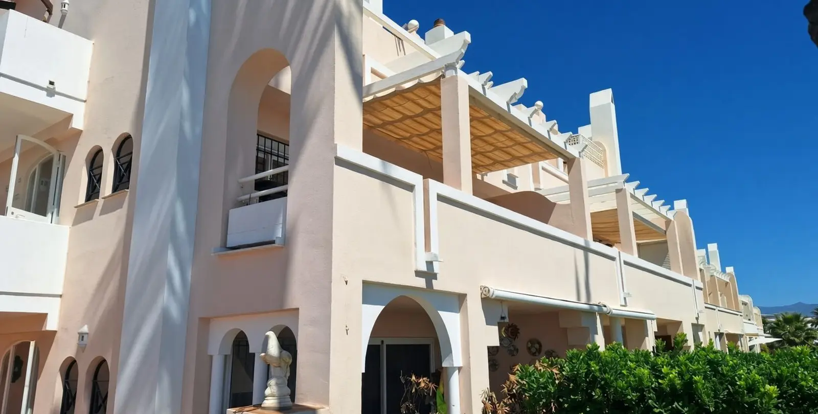Продажа апартаментов на среднем этаже в Estepona 14