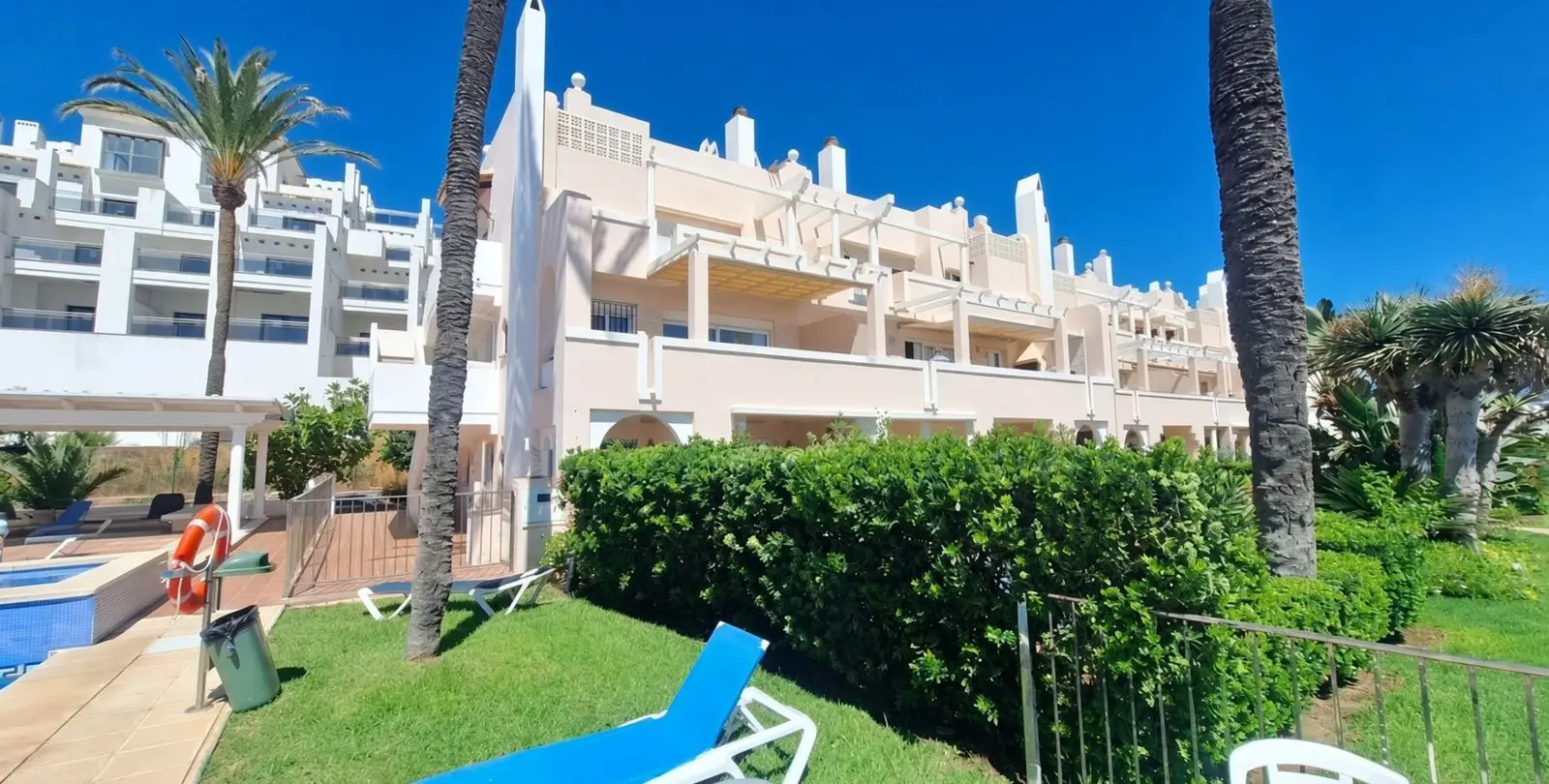 Продажа апартаментов на среднем этаже в Estepona 16