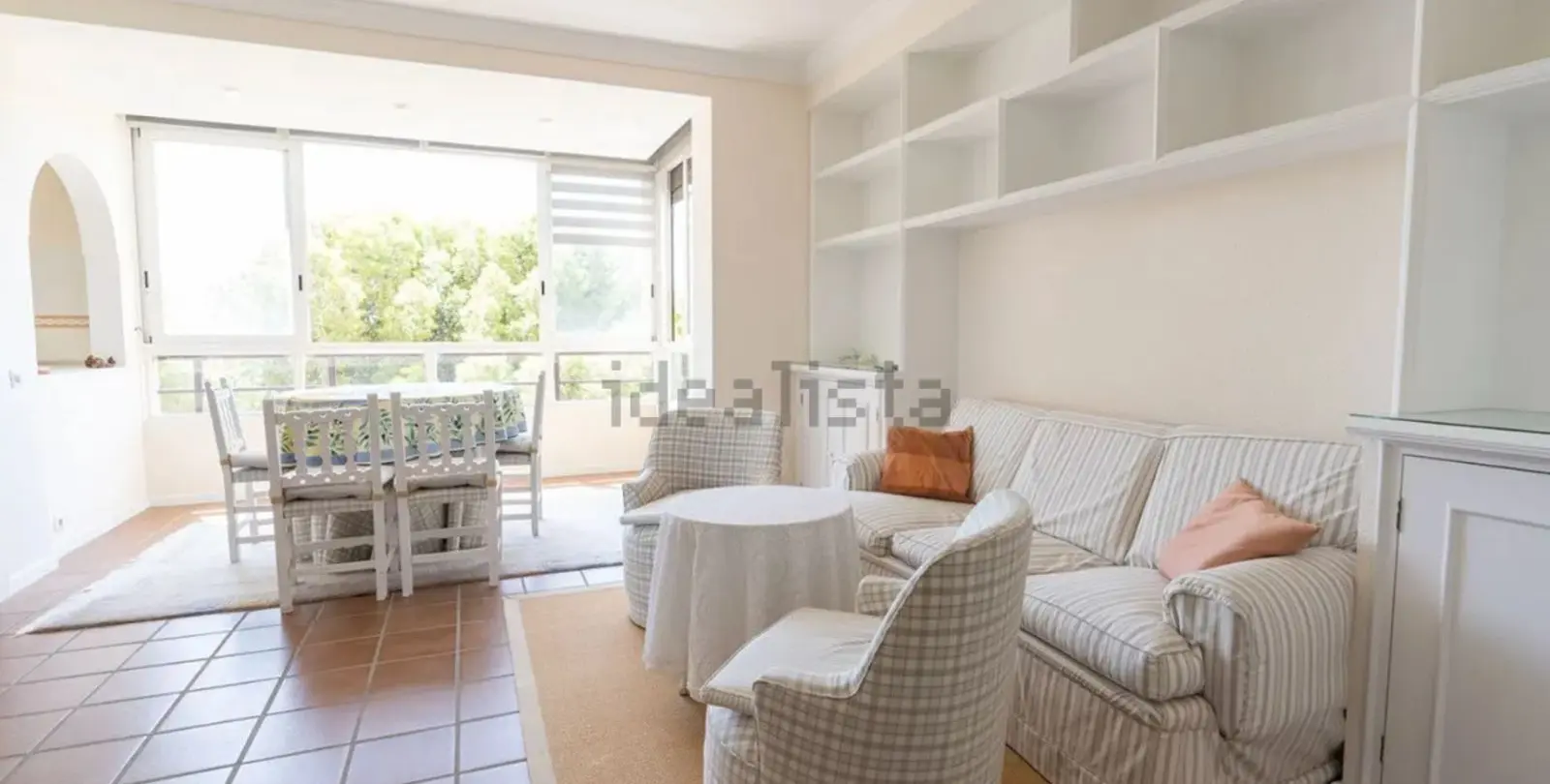 Продажа апартаментов на среднем этаже в Nueva Andalucía 2