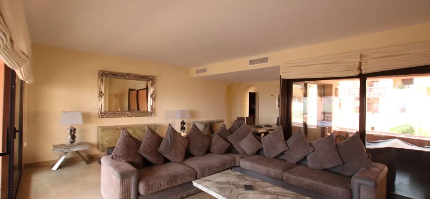 Sale of penthouse in La Duquesa 2