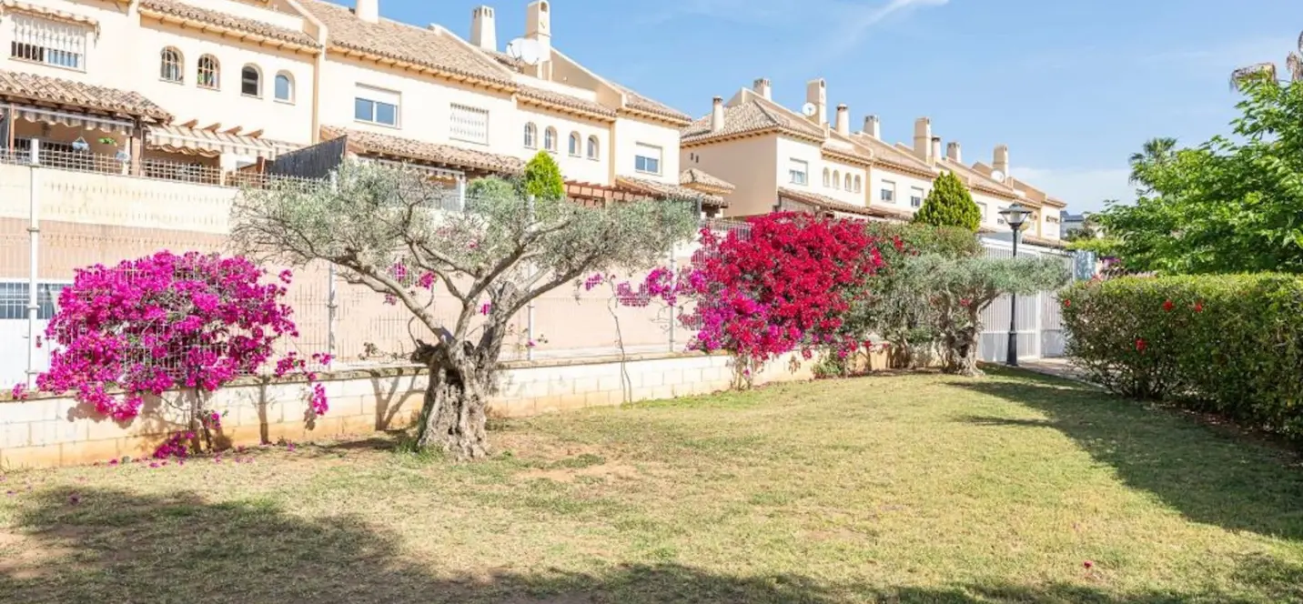 Sale of semi-detached house in Calahonda 1