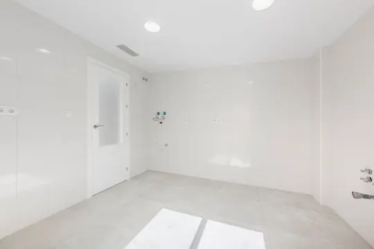 Image 4 thumb