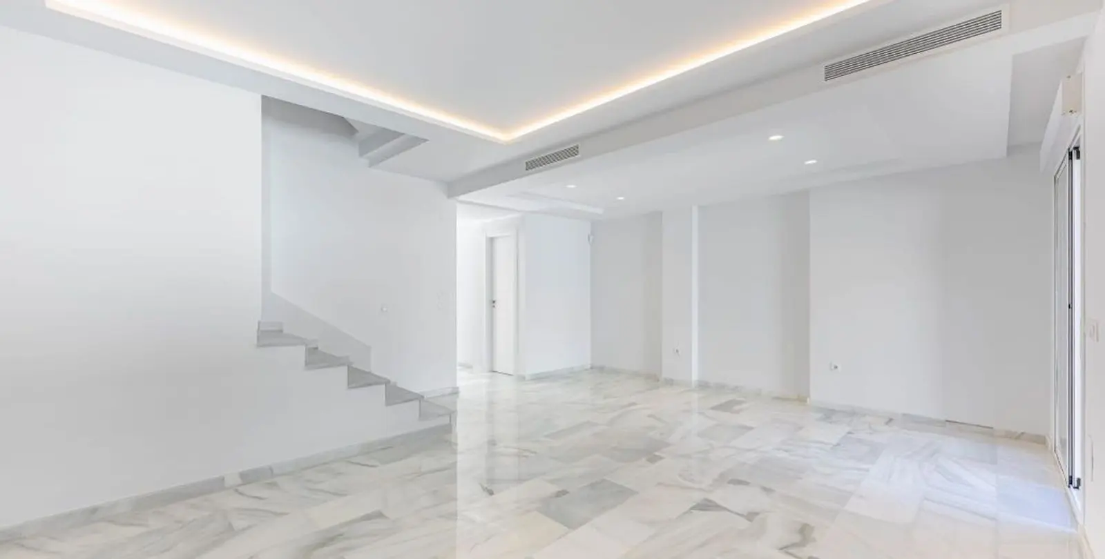 Sale of semi-detached house in Calahonda 16