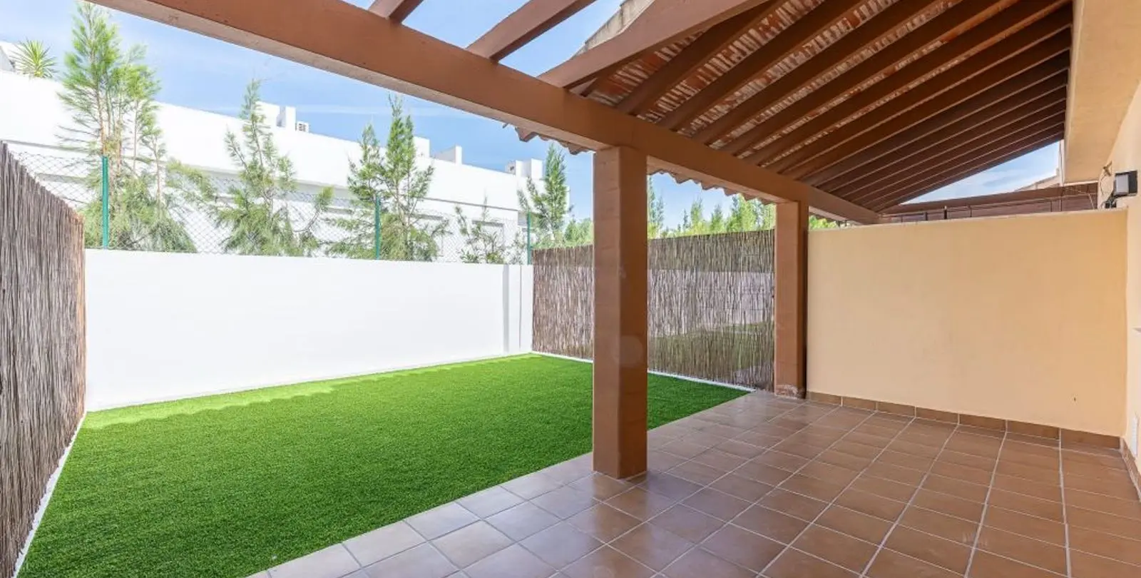 Sale of semi-detached house in Calahonda 1