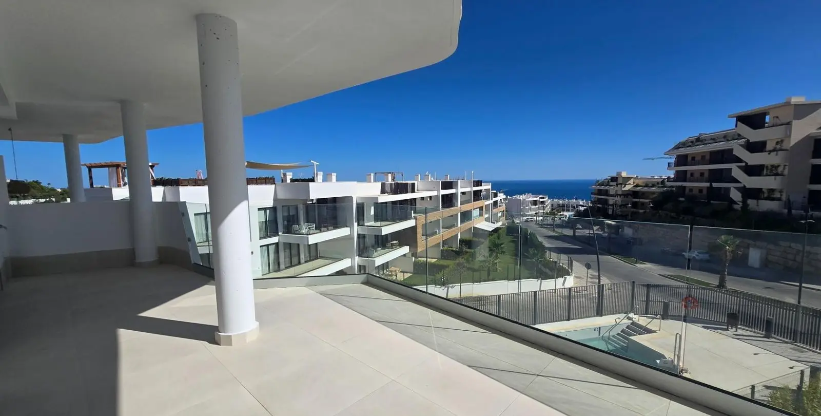 Sale of middle floor apartment in Fuengirola 1