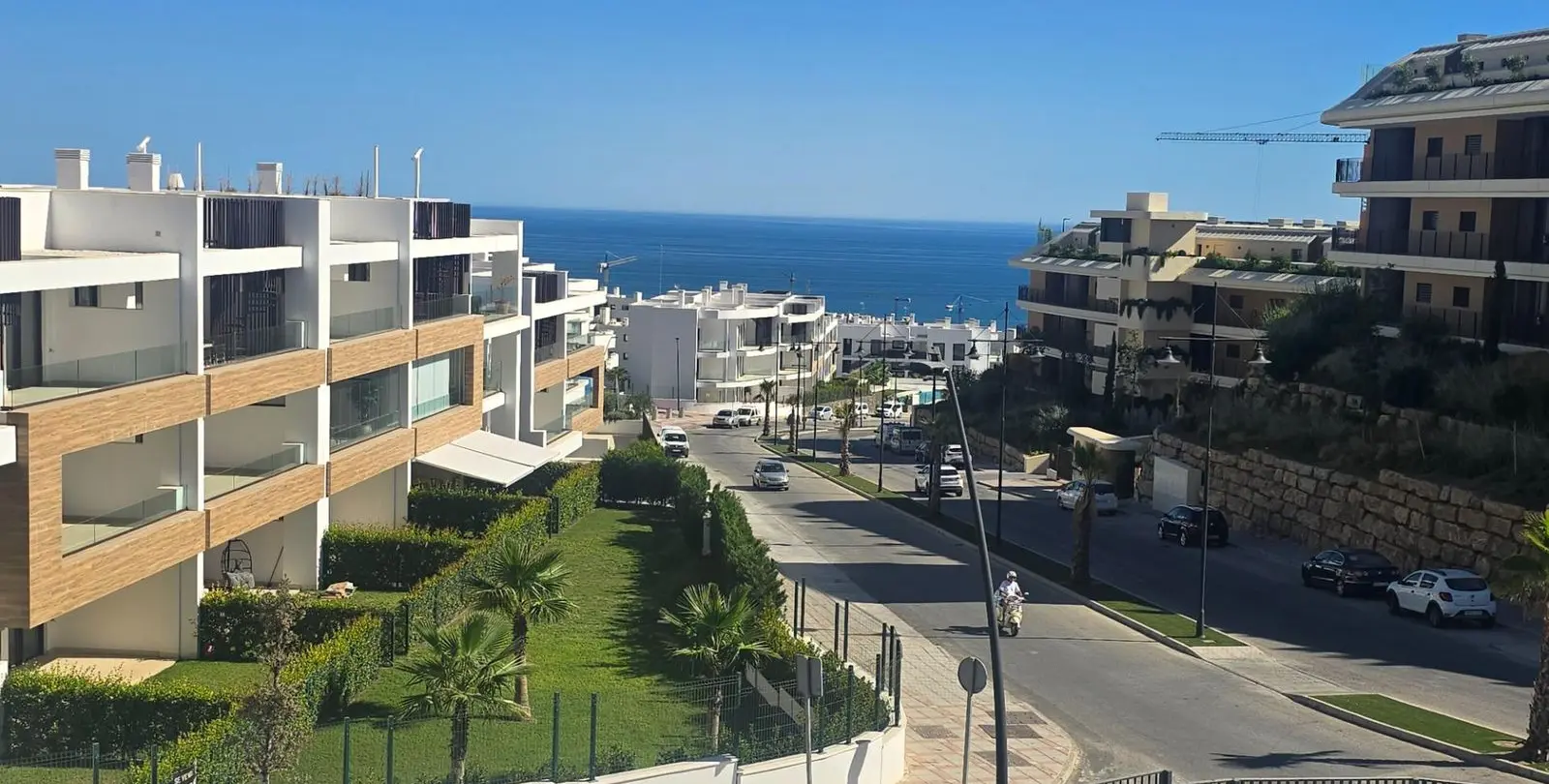 Sale of middle floor apartment in Fuengirola 6