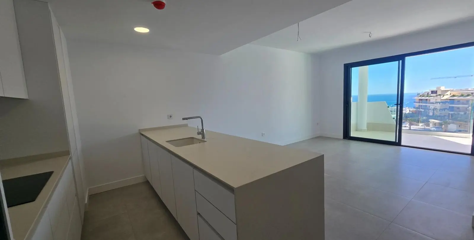 Sale of middle floor apartment in Fuengirola 10