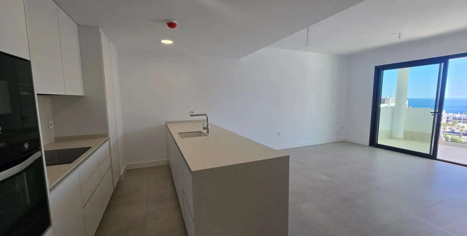 Sale of middle floor apartment in Fuengirola 11