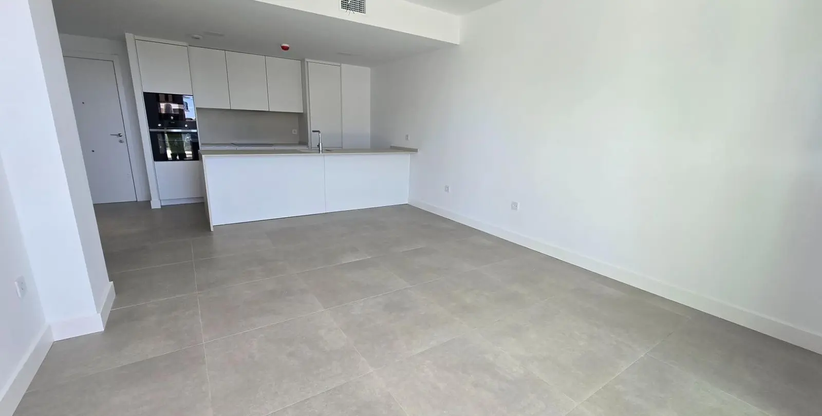 Sale of middle floor apartment in Fuengirola 12