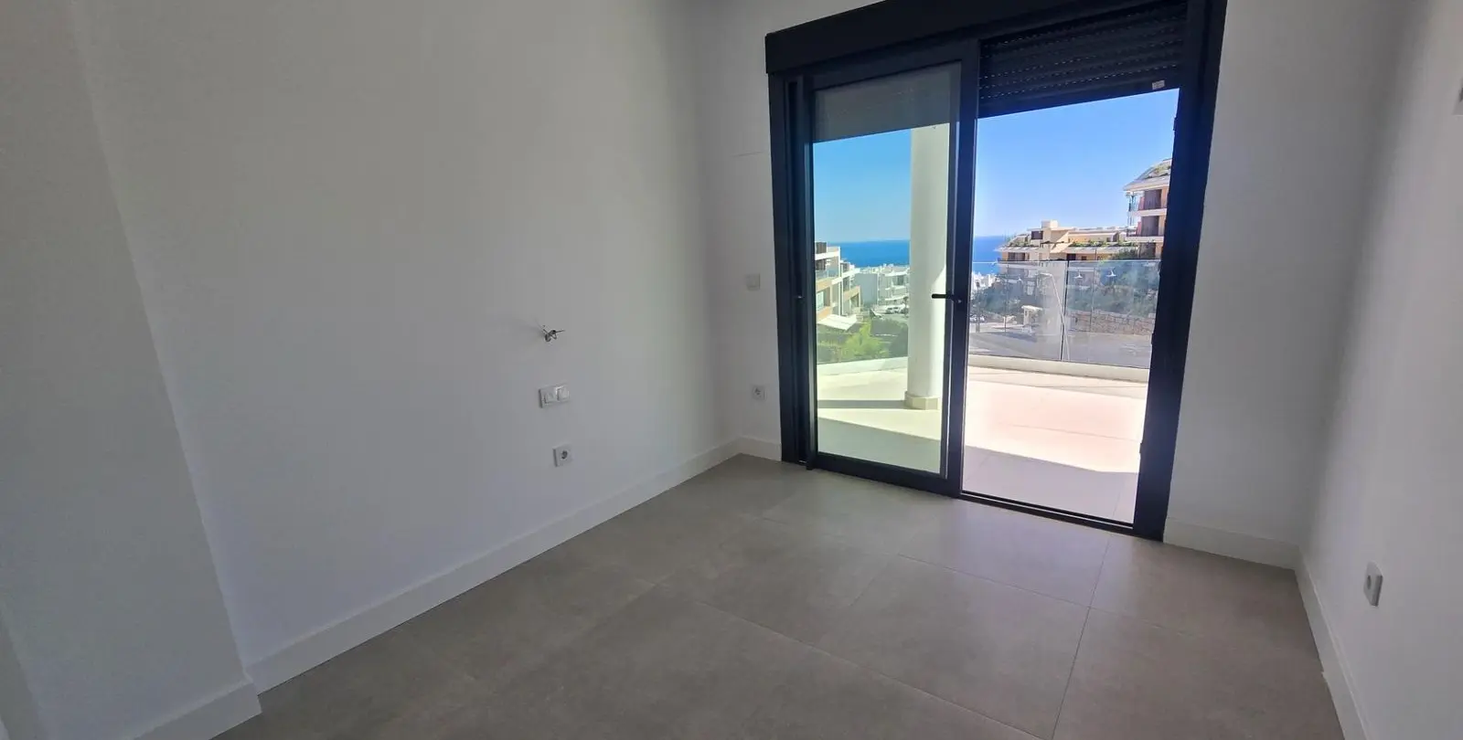 Sale of middle floor apartment in Fuengirola 14