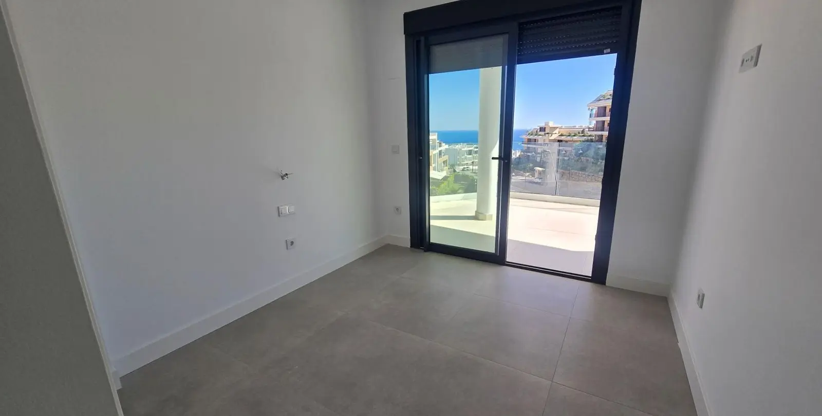 Sale of middle floor apartment in Fuengirola 15
