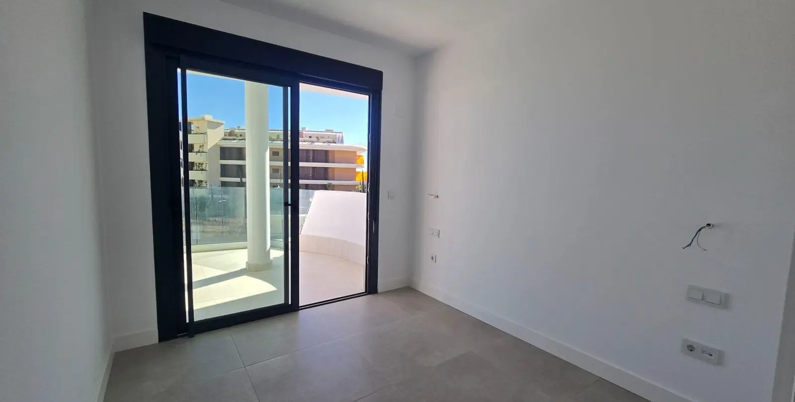 Sale of middle floor apartment in Fuengirola 16